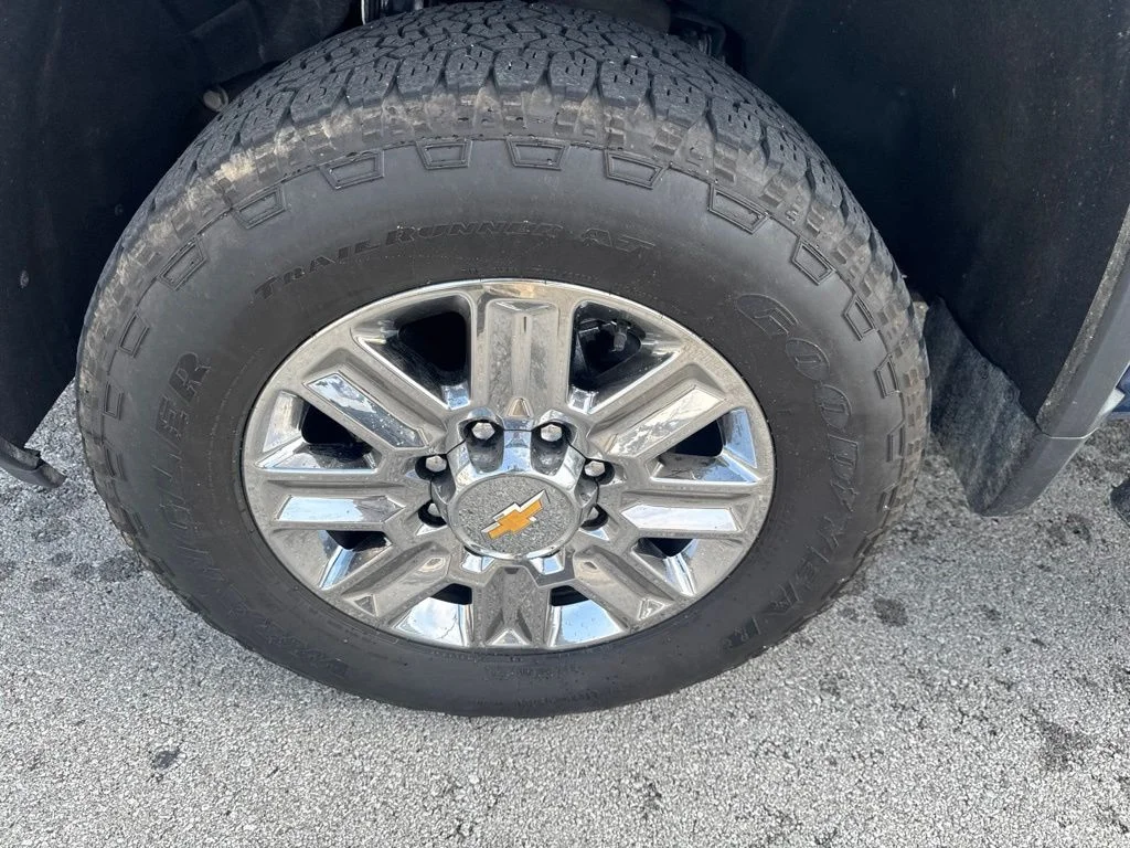 Used 2026 Blue Chevrolet High Country image 52