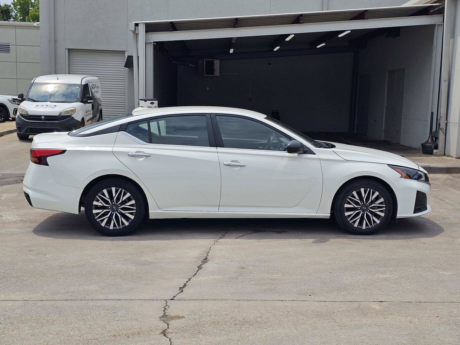 Used 2025 Glacier White Nissan SV image 7