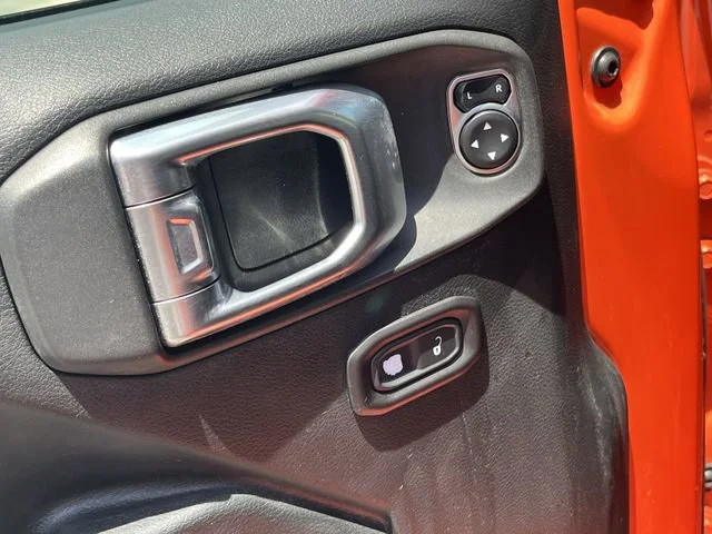 Used 2019  Jeep Sport S image 20