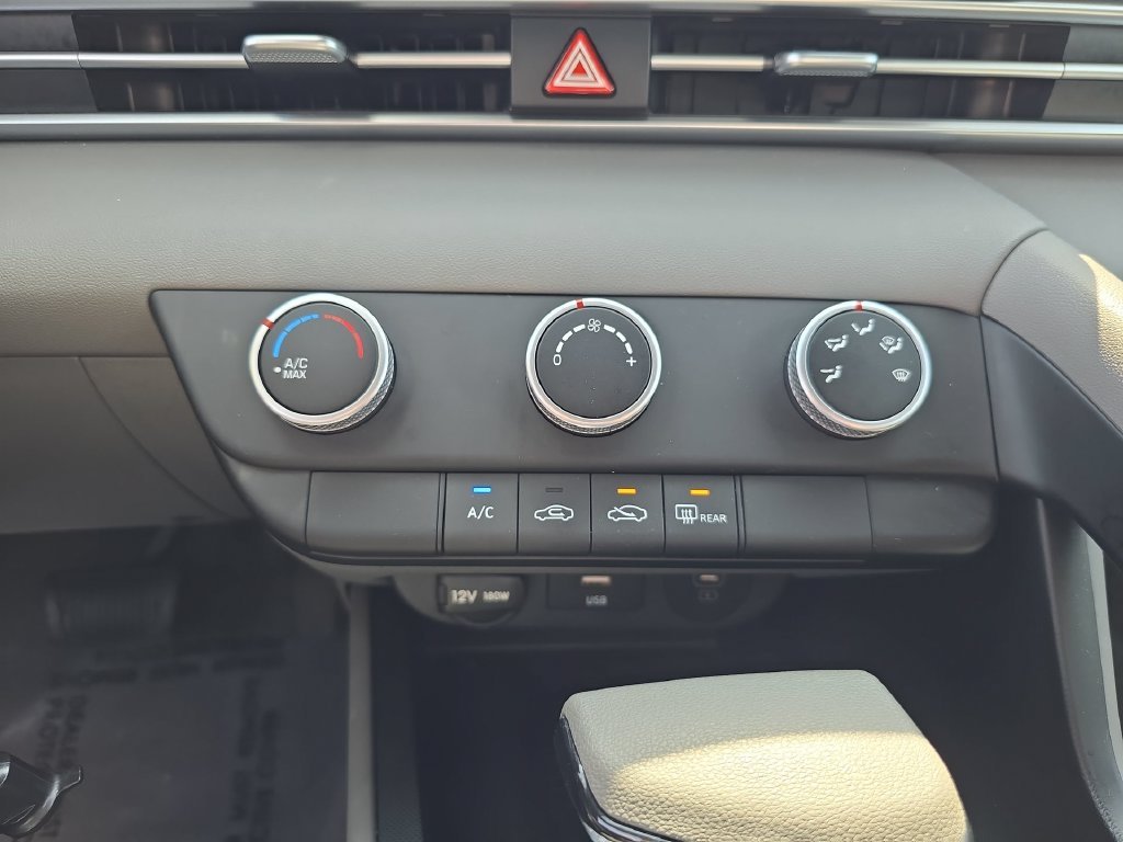 Used 2025 White Hyundai SE image 20