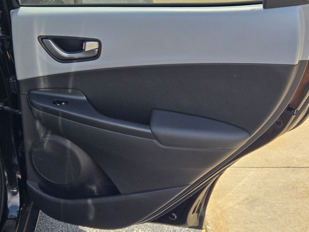 Used 2021 Ultra Black Hyundai Limited image 8