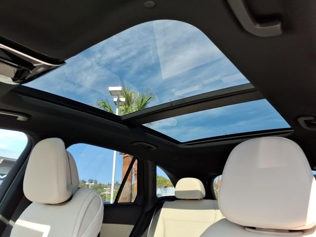 New 2027 White Mercedes-Benz GLC 300 image 15