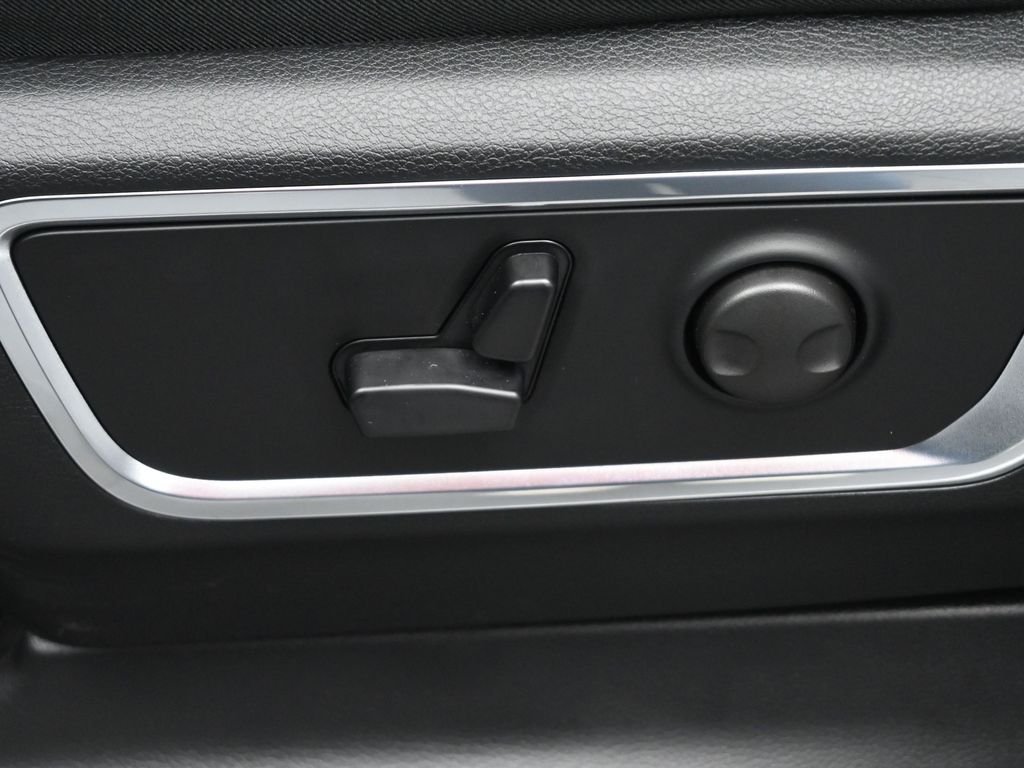New 2026 Bright White Clear-Coat Exterior Paint RAM Laramie image 19