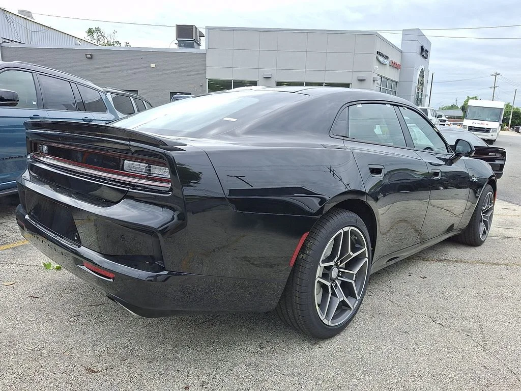 New 2026 Diamond Black Crystal Pearlcoat Dodge R/T image 4