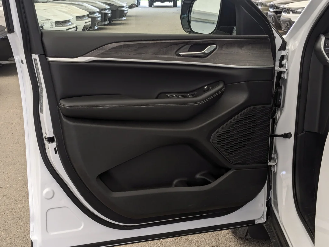 New 2026 White Jeep Altitude - - 4x4 - 20 Gloss Black Wheels - Remote Start - Capri Leatherette & More! image 12