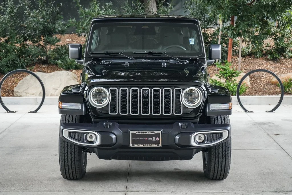 New 2026 Black Clear-Coat Exterior Paint Jeep Sahara image 2