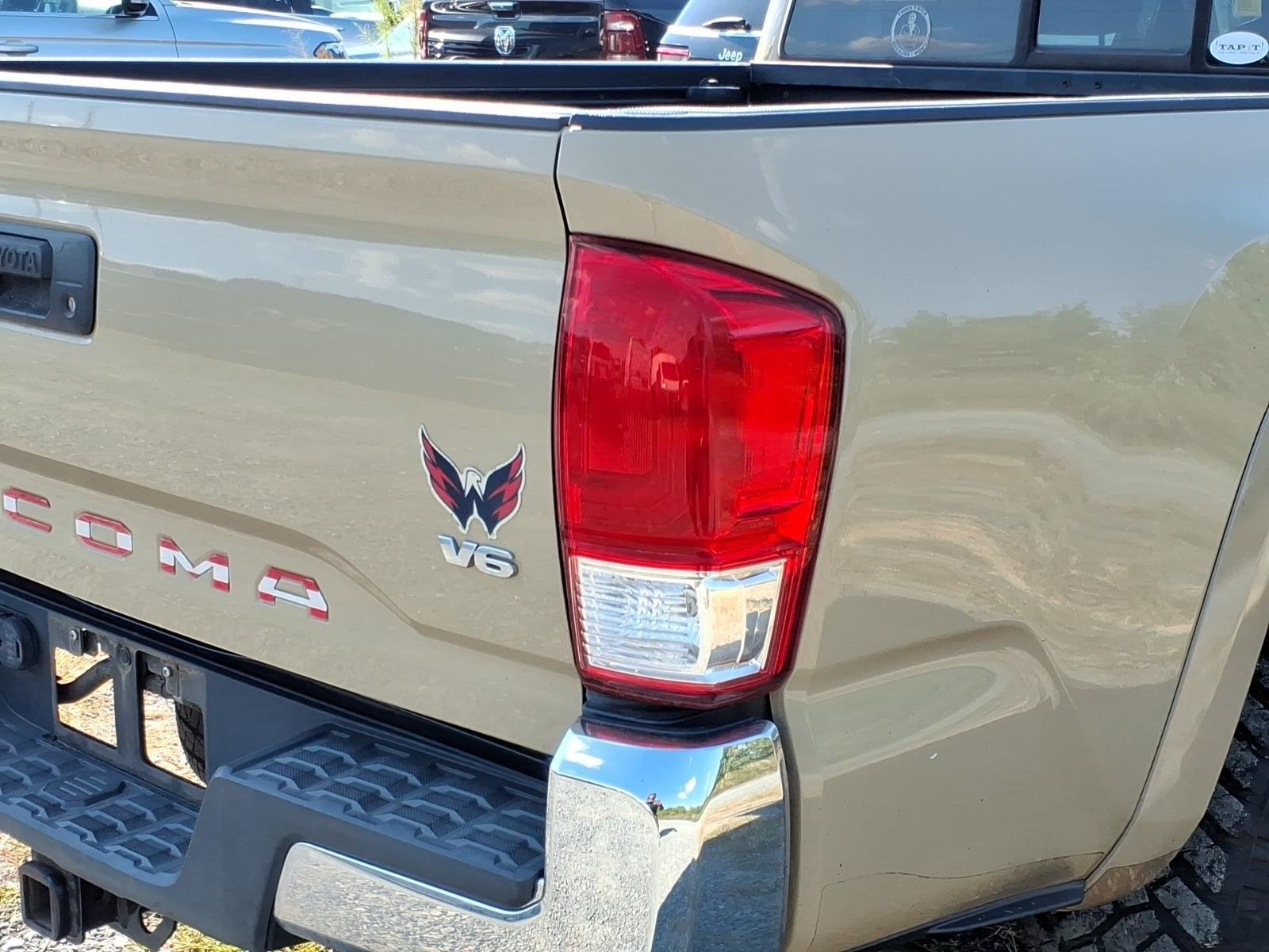 Used 2017  TOYOTA  image 10