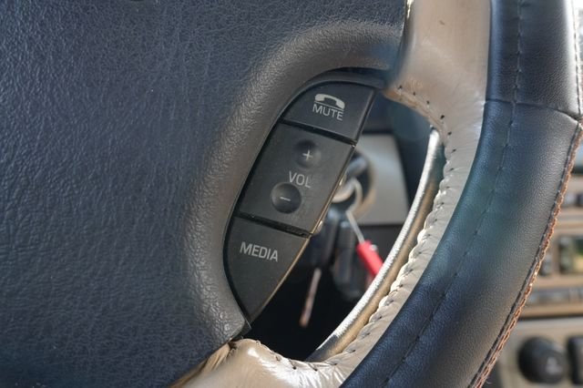 Used 2005 Gold Ford Base image 19