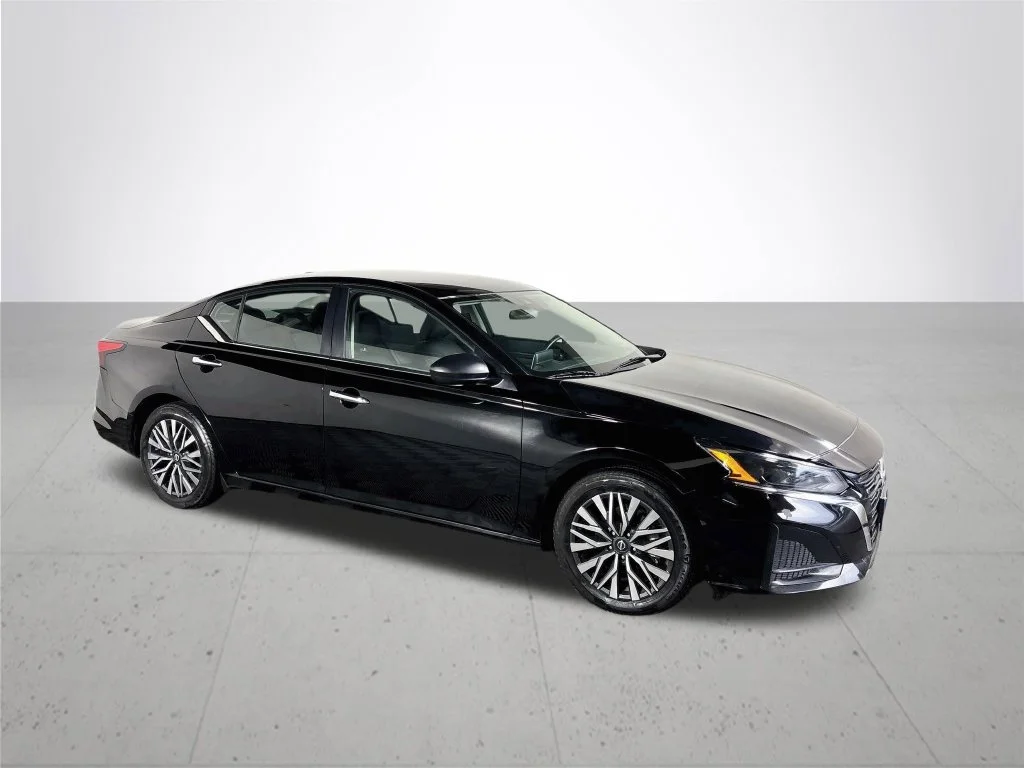 Used 2024 Black Nissan 2.5 SV image 4
