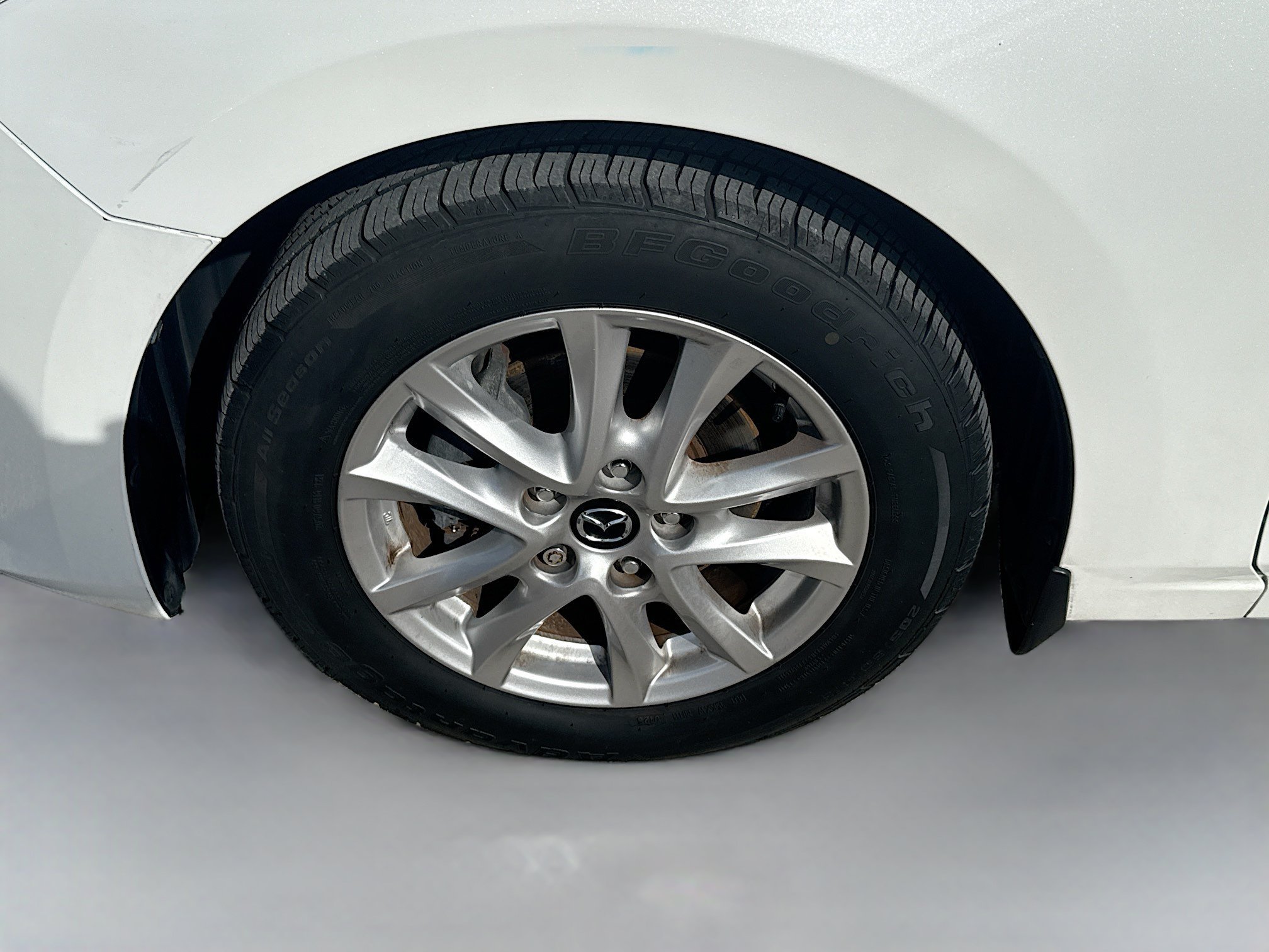 Used 2016 Snowflake White Pearl Mica Mazda i Sport image 34