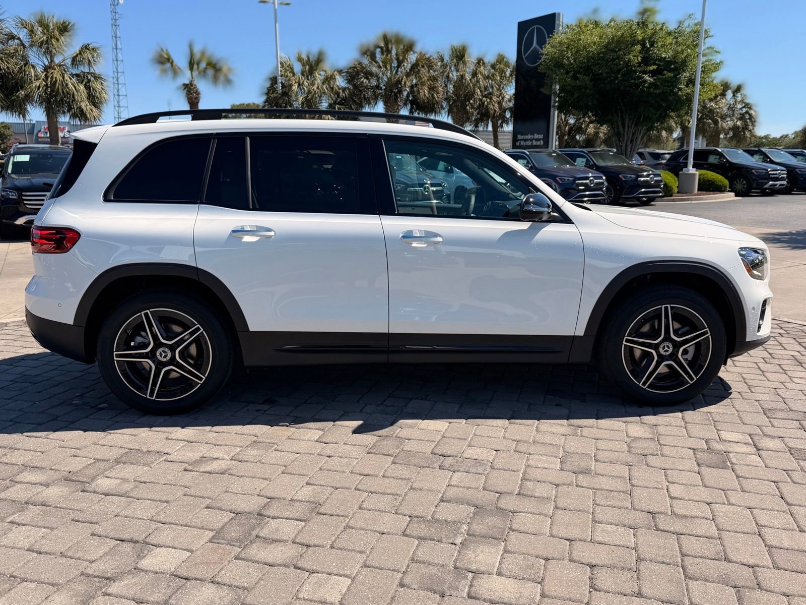 New 2026 Polar White Mercedes-Benz GLB 250 image 33