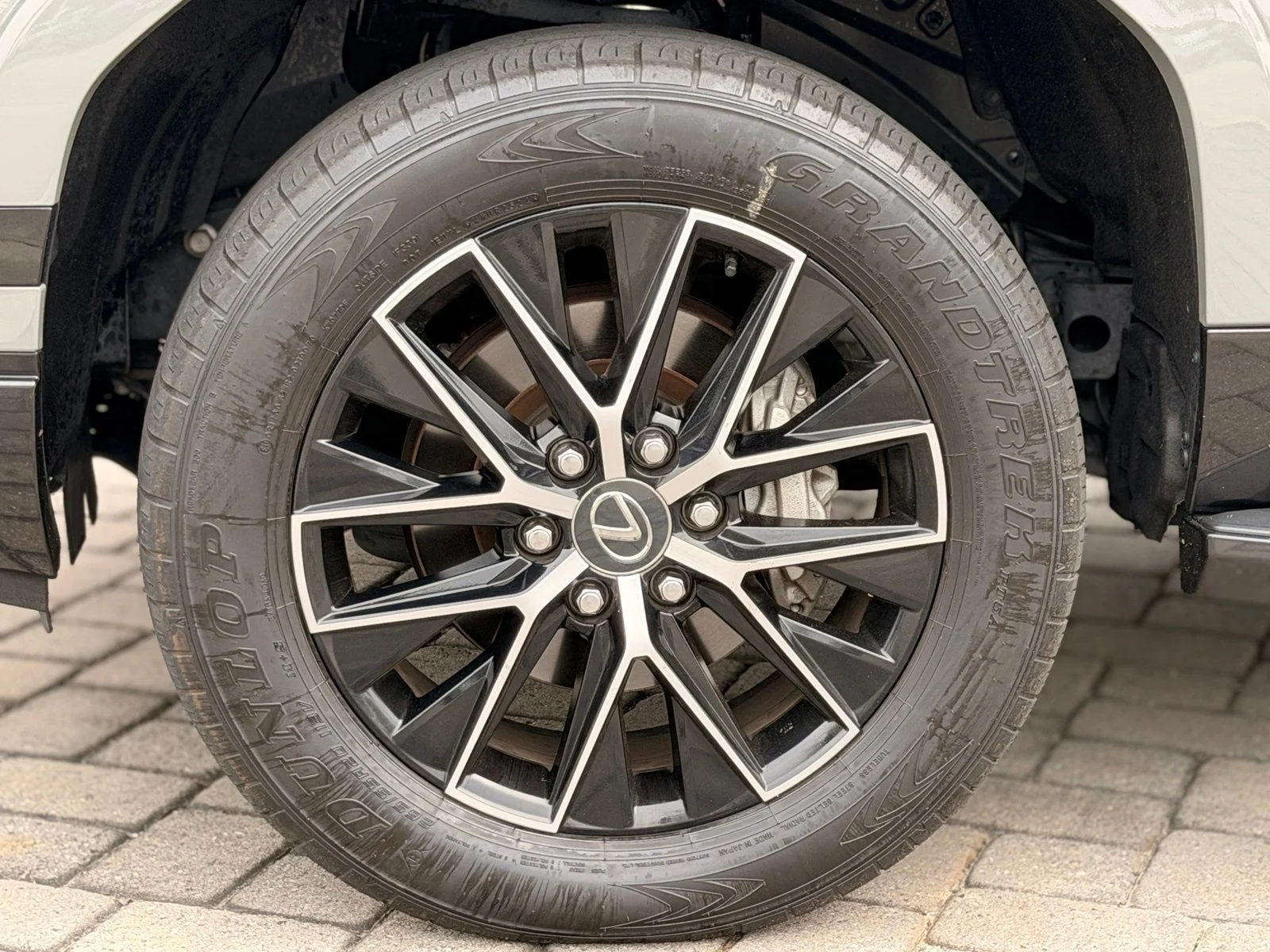 Used 2024 Incognito Lexus 550 Premium+ image 13