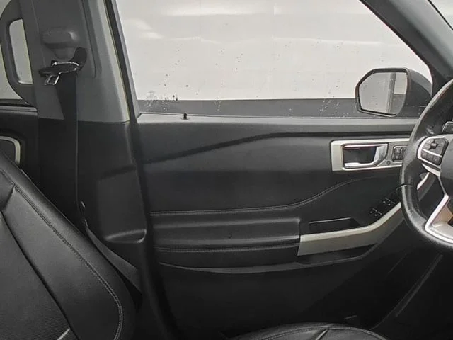Used 2021 White Ford Limited image 34