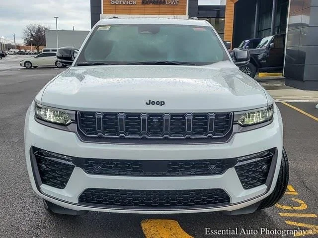 New 2026 Bright White Clear-Coat Exterior Paint Jeep Limited Reserve image 4