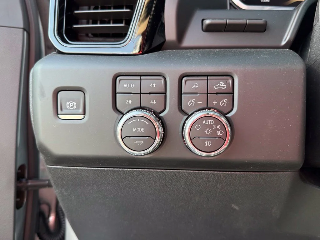 New 2026 Sterling Metallic GMC AT4 image 30