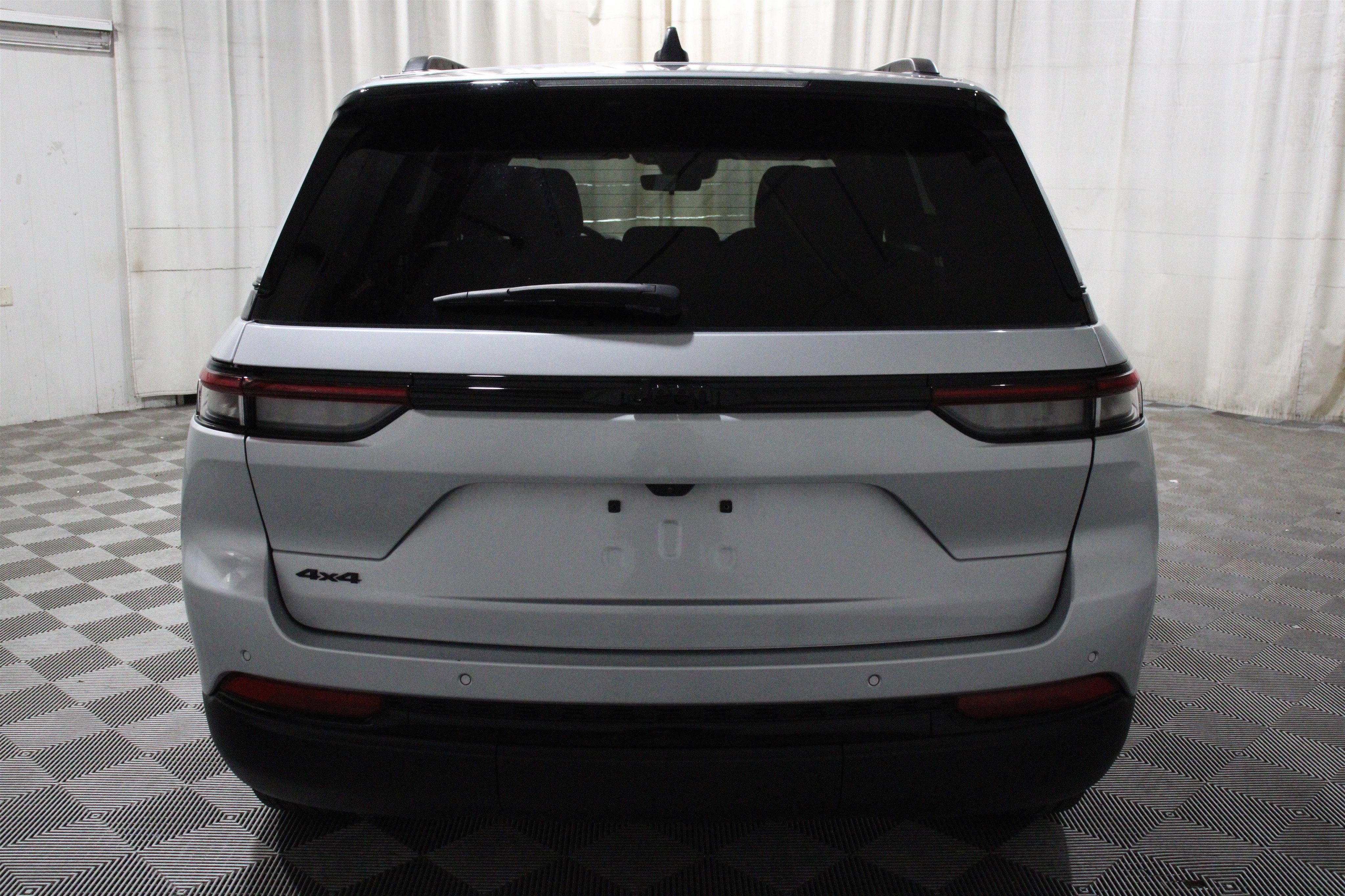 Used 2025 Silver Zynith Jeep Altitude image 34
