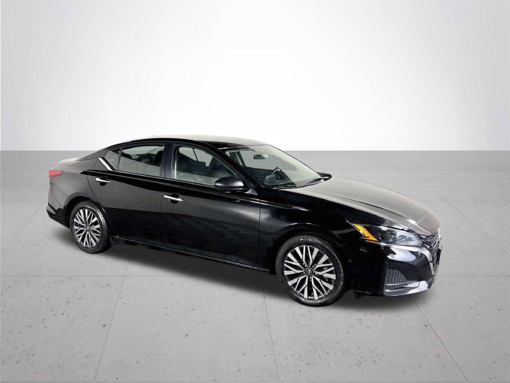 Used 2024 Super Black Nissan 2.5 SV image 4