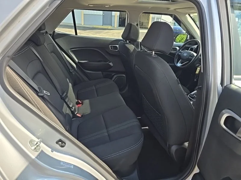 Used 2022 Silver Hyundai SEL image 28