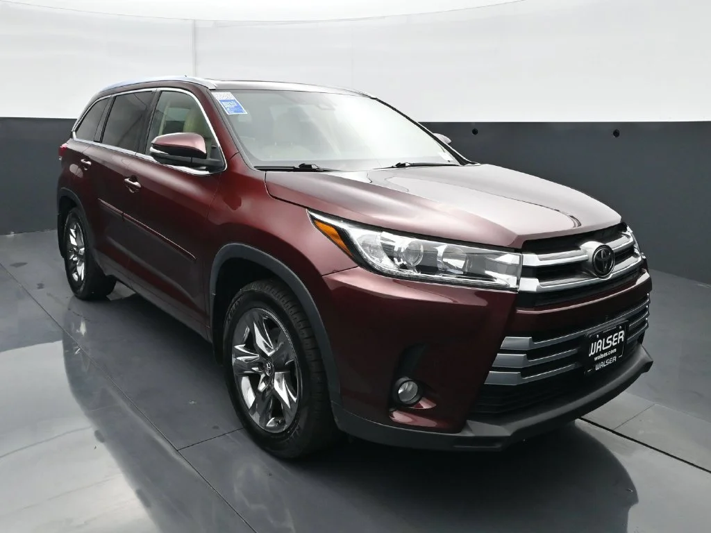 Used 2018 Ooh La La Rouge Mica Toyota Limited Platinum image 12
