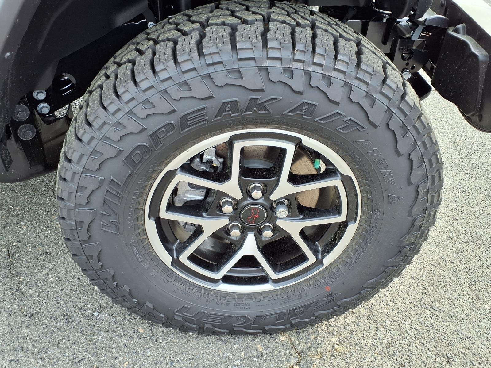 New 2026 Bright White Clear-Coat Exterior Paint Jeep  image 11
