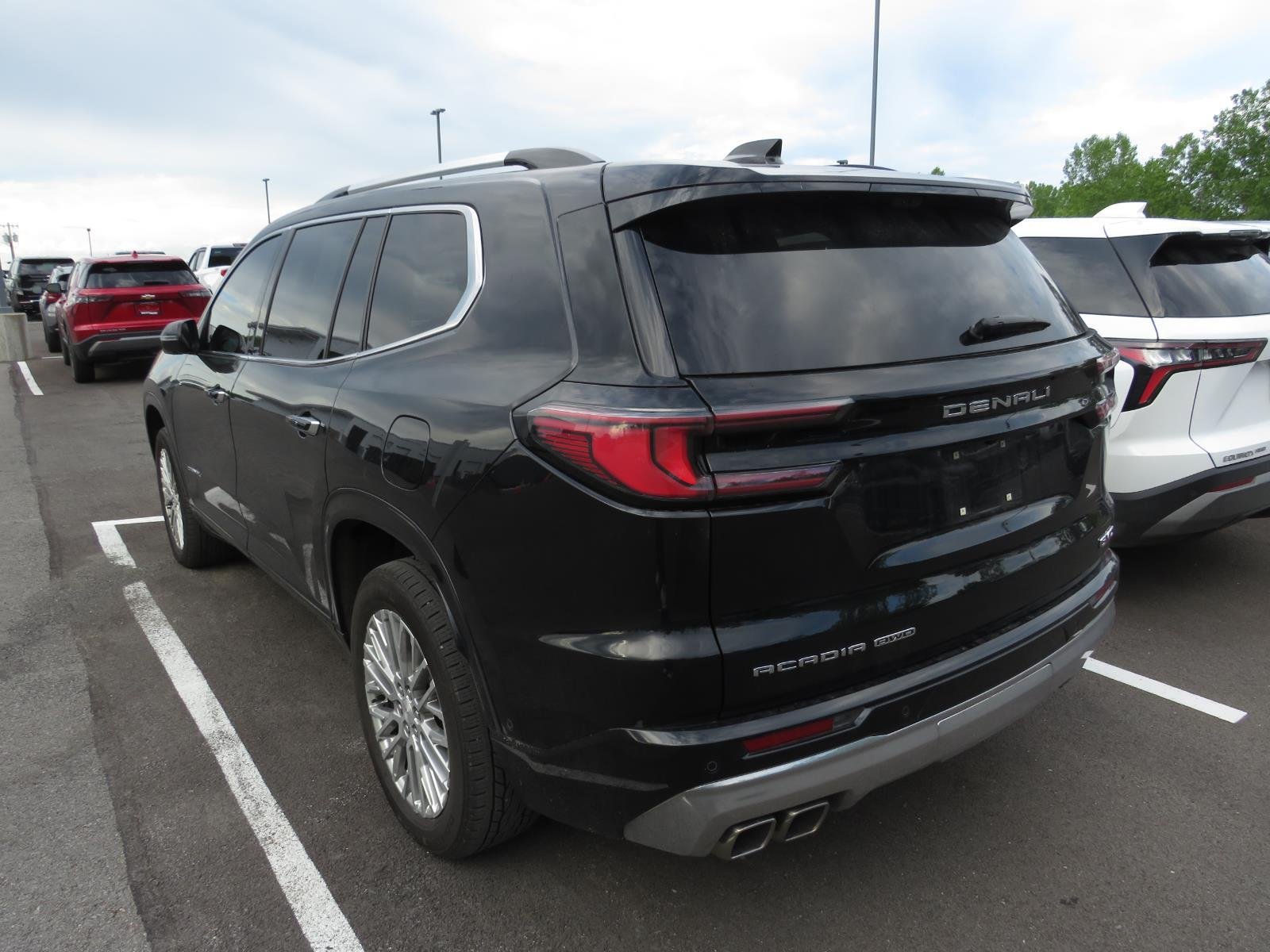 Used 2024 EBONY TWILIGHT METALLIC GMC  image 13
