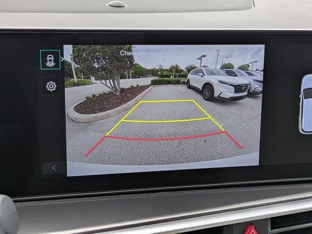 Used 2025 White Pearl Kia S image 27