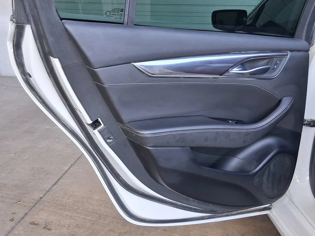 Used 2020 SUMMIT WHITE Cadillac Luxury image 18