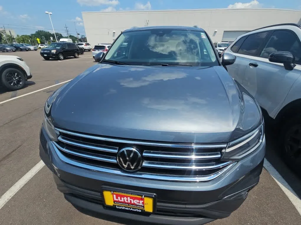 Used 2022 Platinum Gray Metallic Volkswagen SE image 2