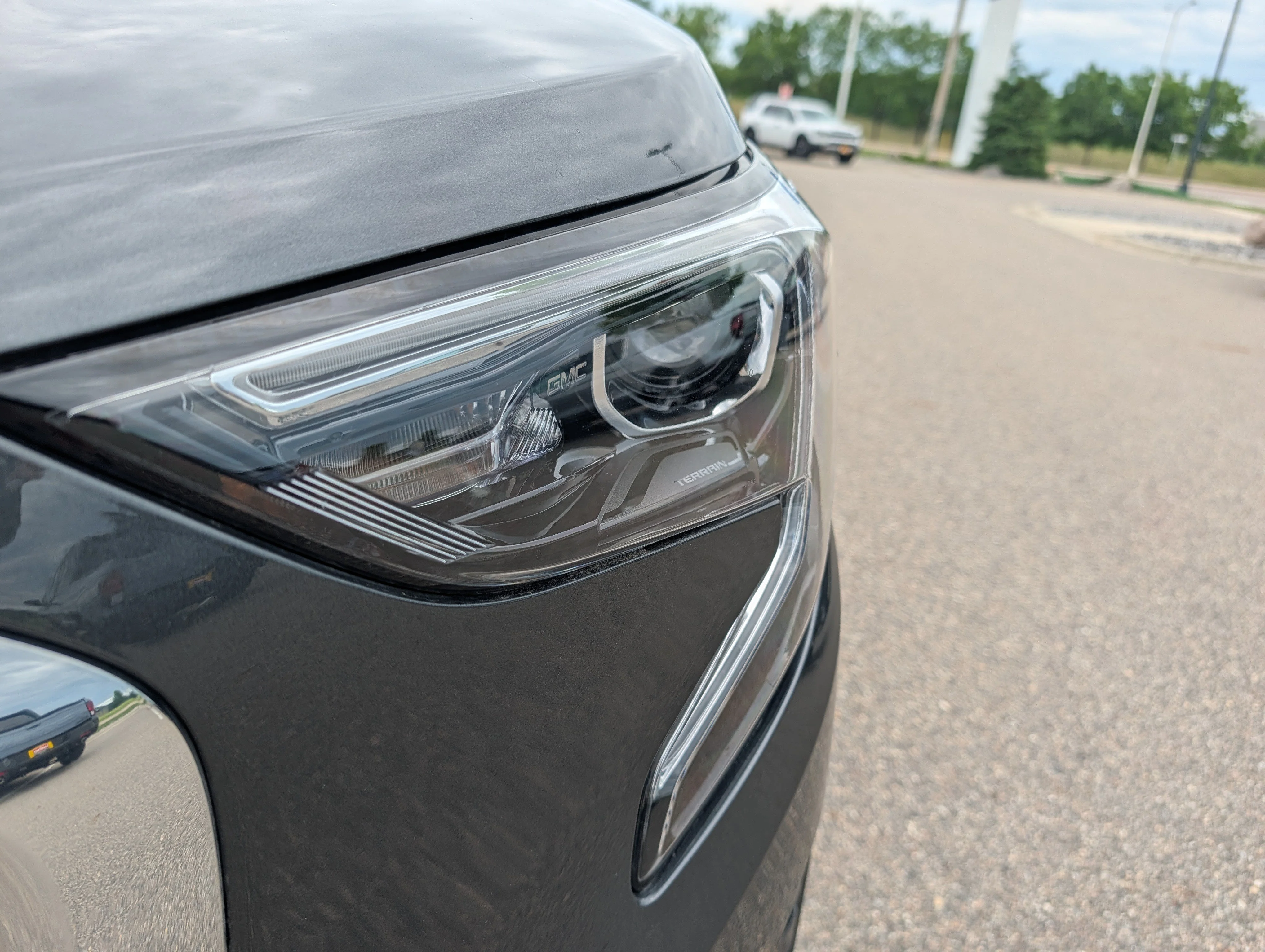 Used 2018 Graphite Gray Metallic GMC SLT image 16