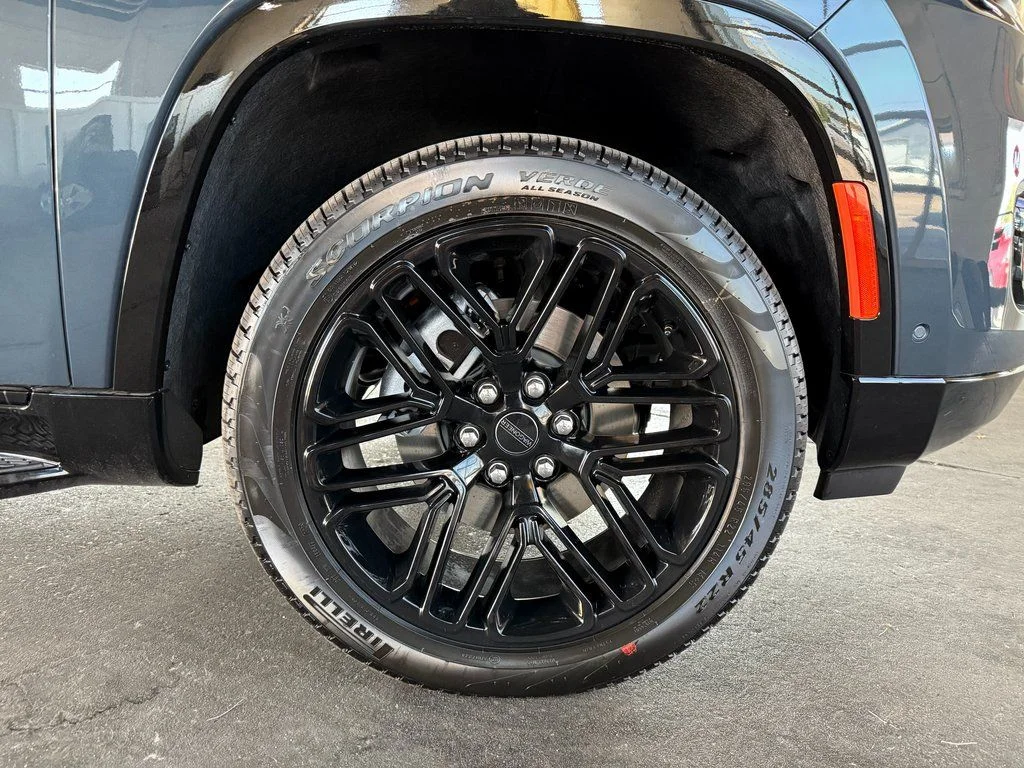 New 2025 Gray Jeep Series II image 2
