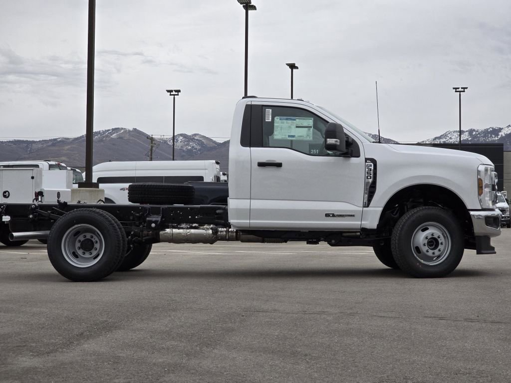 New 2026 Oxford White Ford XL image 24