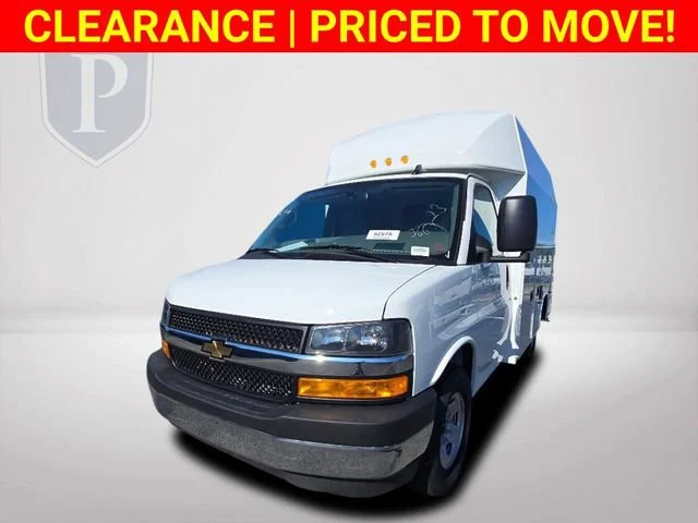 New 2025 Summit White Chevrolet 1WT image 12