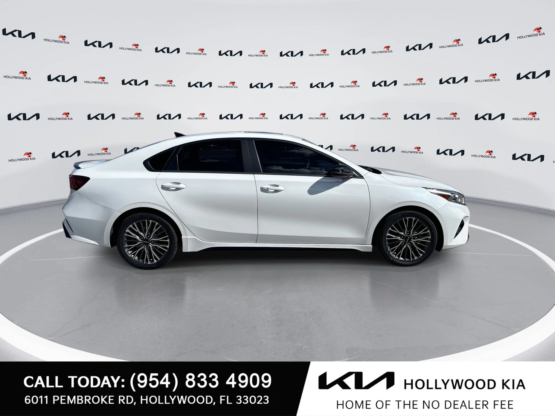 Used 2024 Snow White Pearl Kia GT-Line image 9