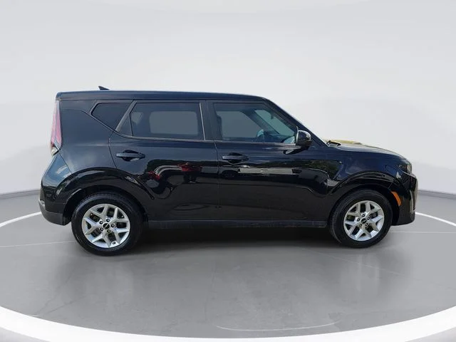 Used 2024 Black Kia S image 6