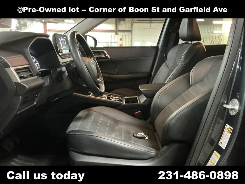 Used 2024  Mitsubishi SE image 12