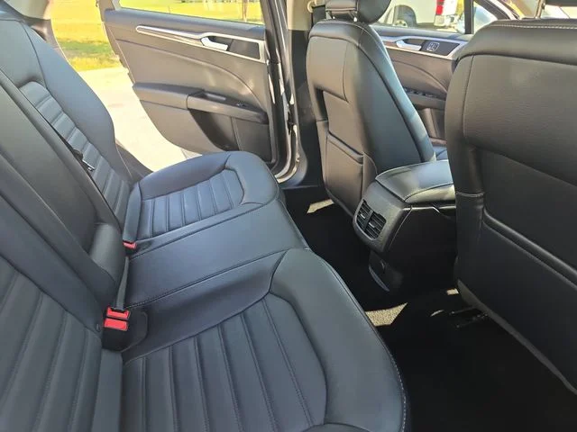 Used 2018 Silver Ford SE image 12