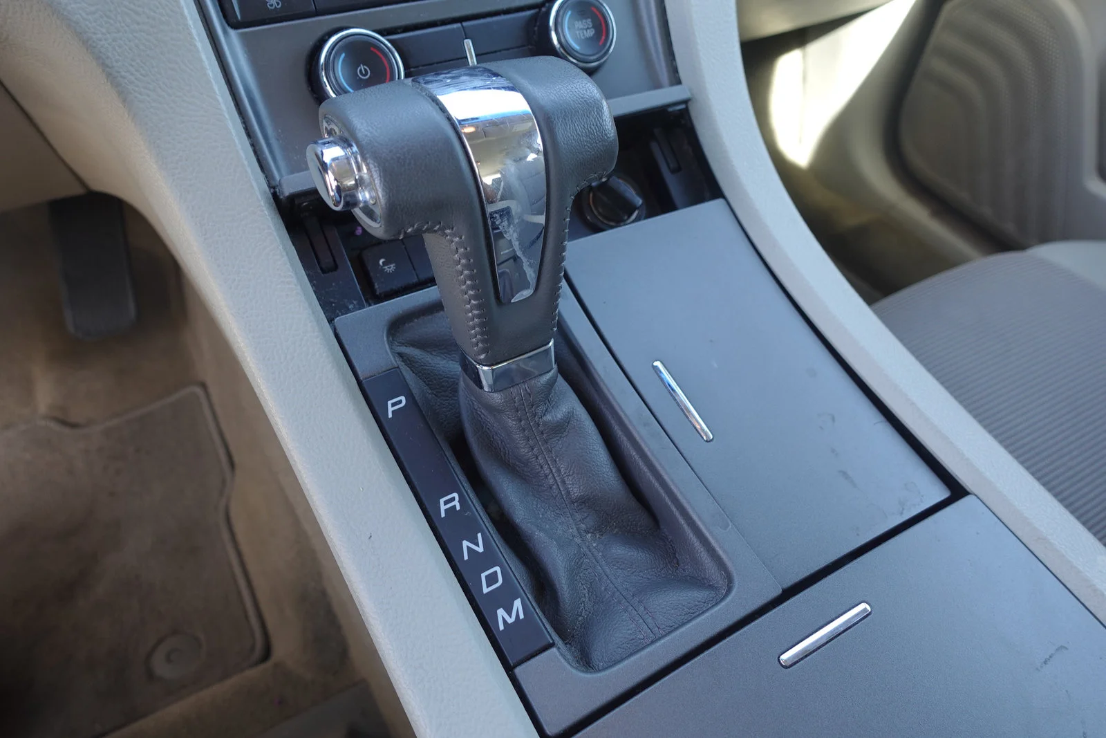 Used 2012 White Suede Ford SEL image 20
