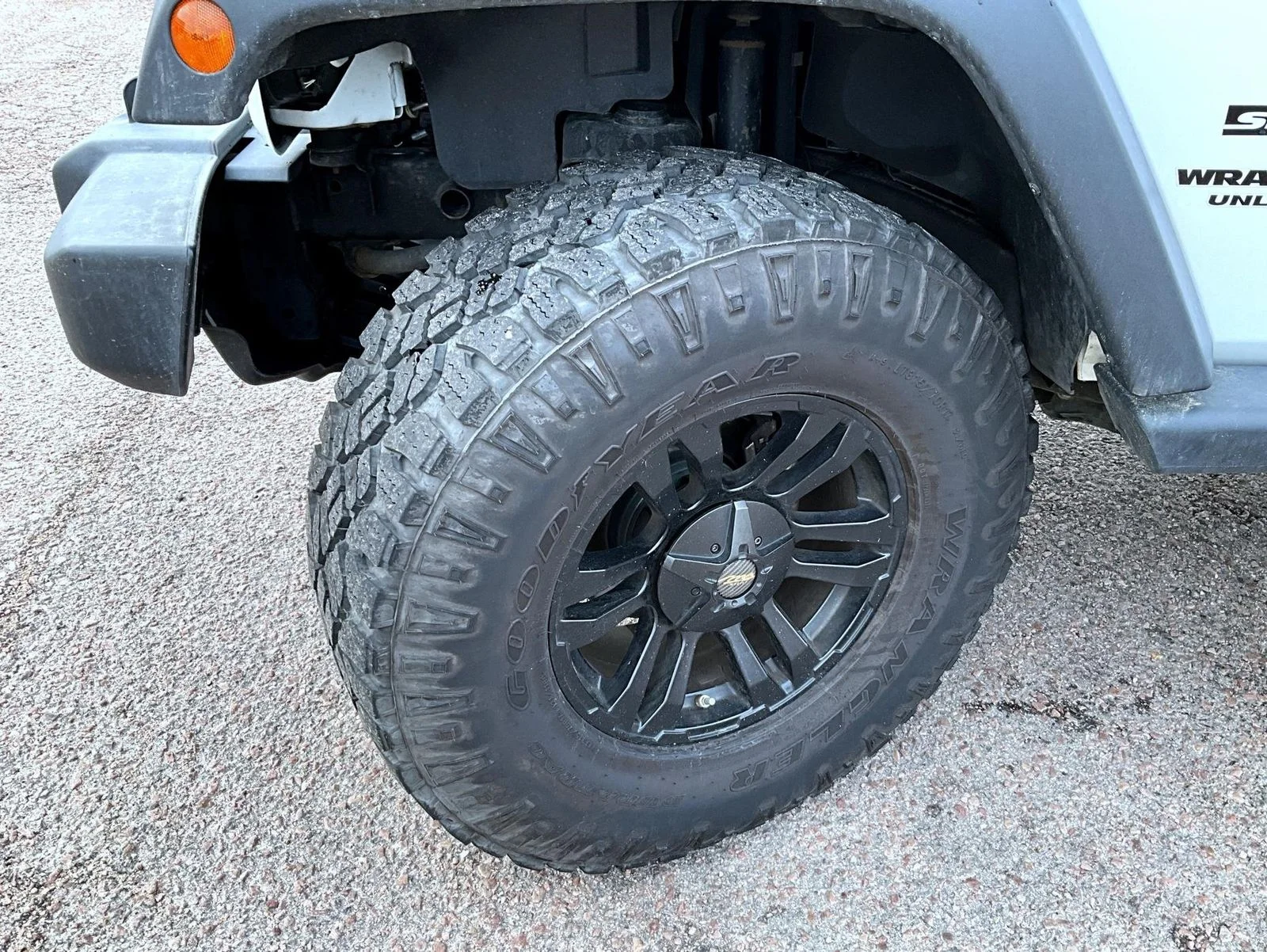 Used 2013 White Jeep Unlimited Sport image 23