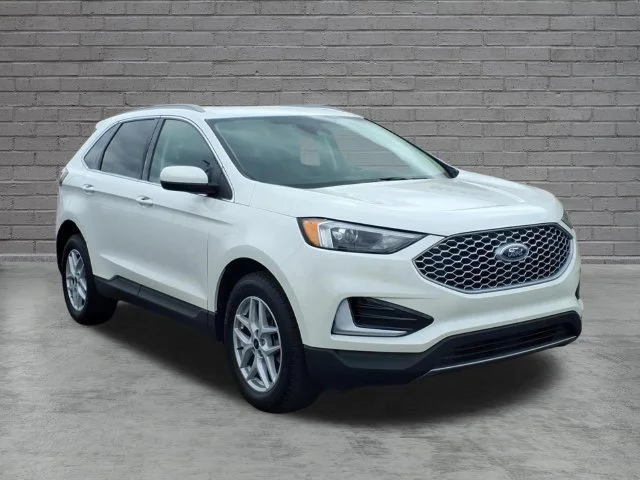 Used 2023 White Ford SEL image 4