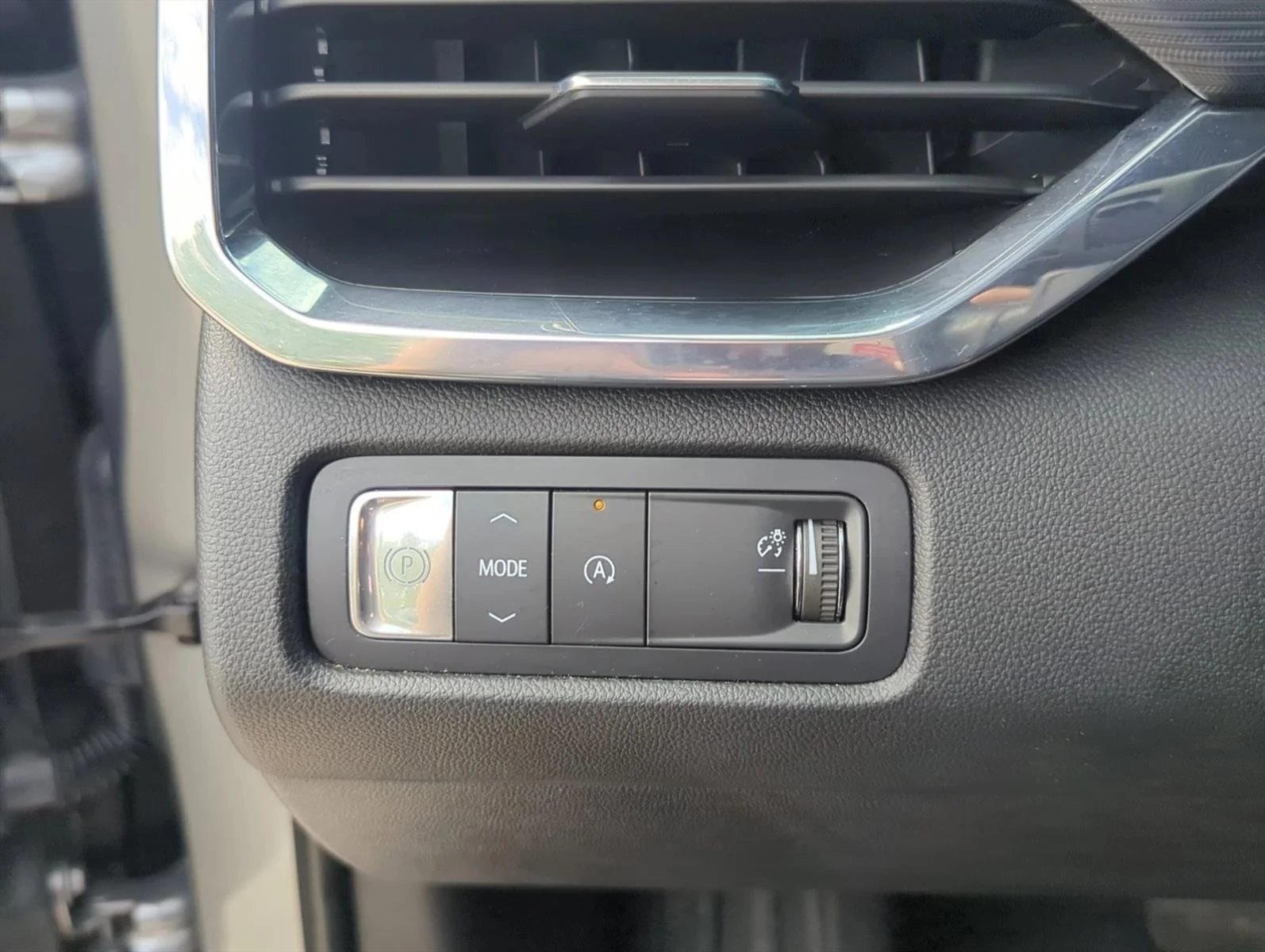 Used 2025 Sterling Metallic GMC FWD Elevation image 14