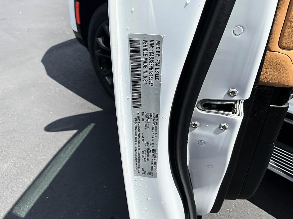 New 2026 Bright White Clear-Coat Exterior Paint Jeep Summit Reserve image 44