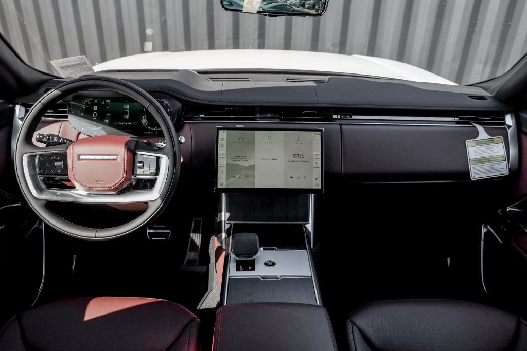 New 2026 Ostuni Pearl White Land Rover SE image 20