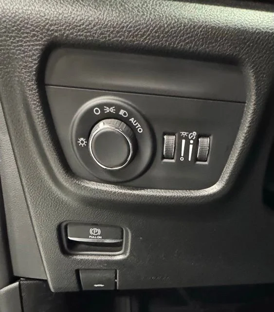 Used 2023 Black Jeep Altitude X image 24