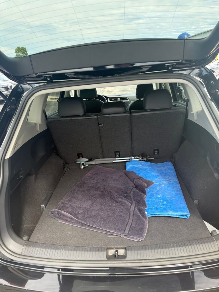 Used 2019 Black Metallic Volkswagen 2.0T SE image 7