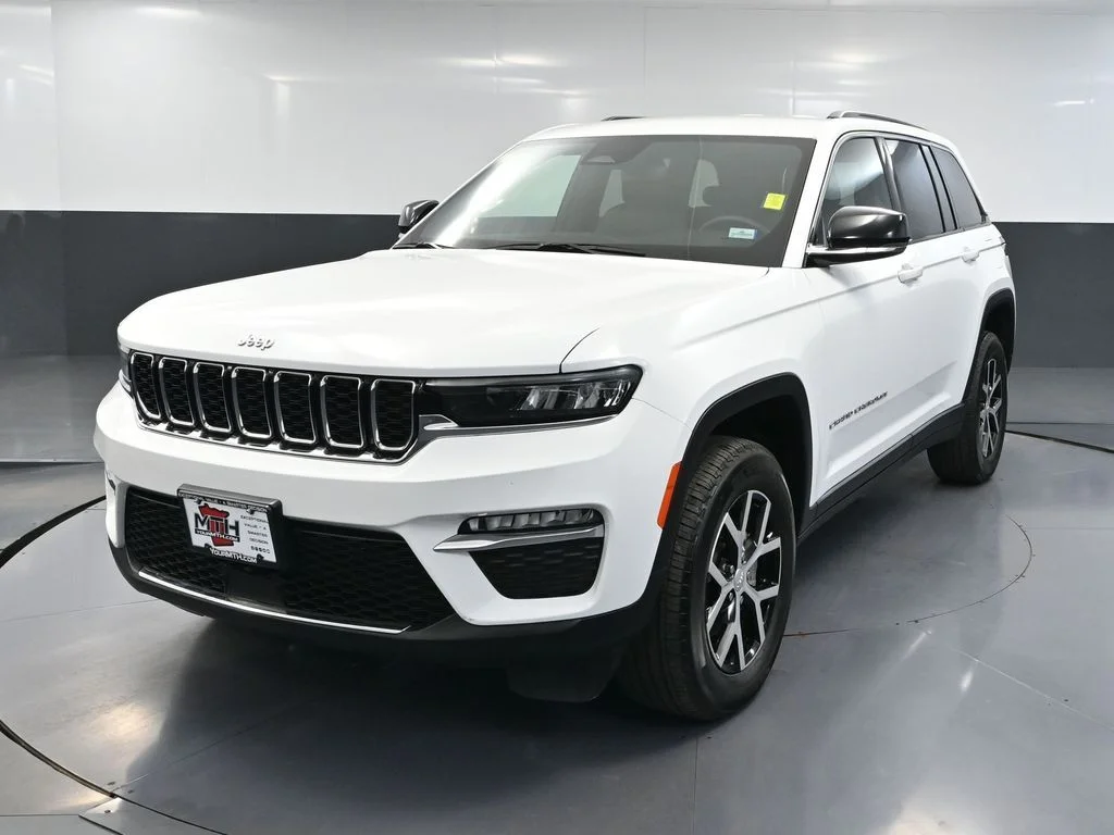 Certified Used 2024 White/off-white Jeep Limited image 11