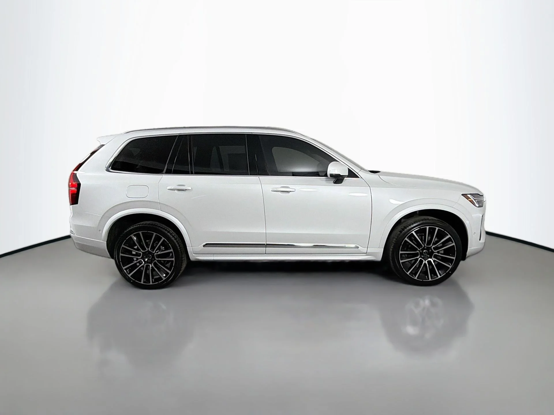 New 2026 Crystal White Volvo Plus image 4