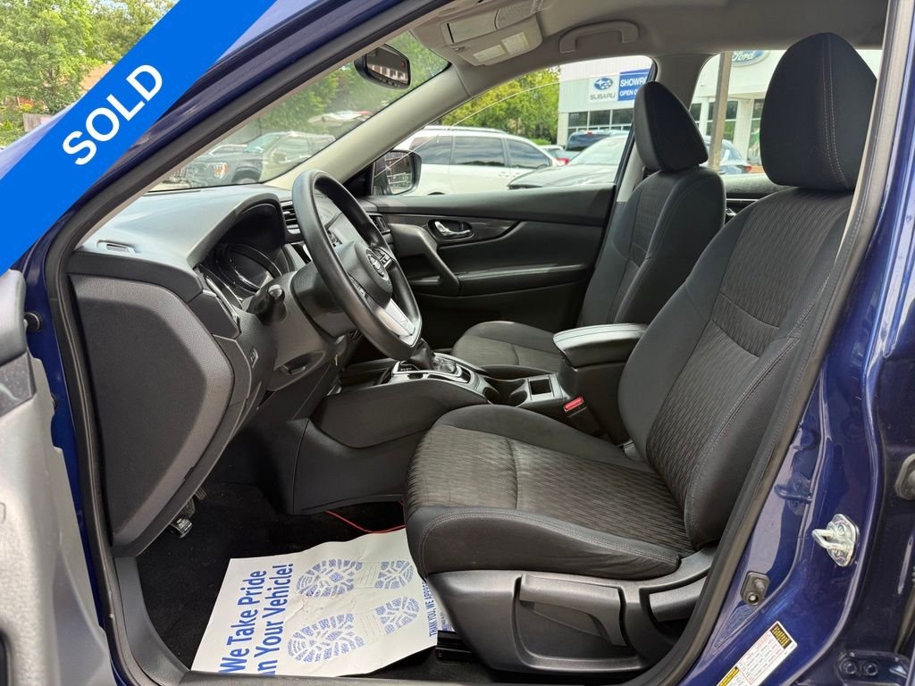 Used 2018 Caspian Blue Nissan S image 19