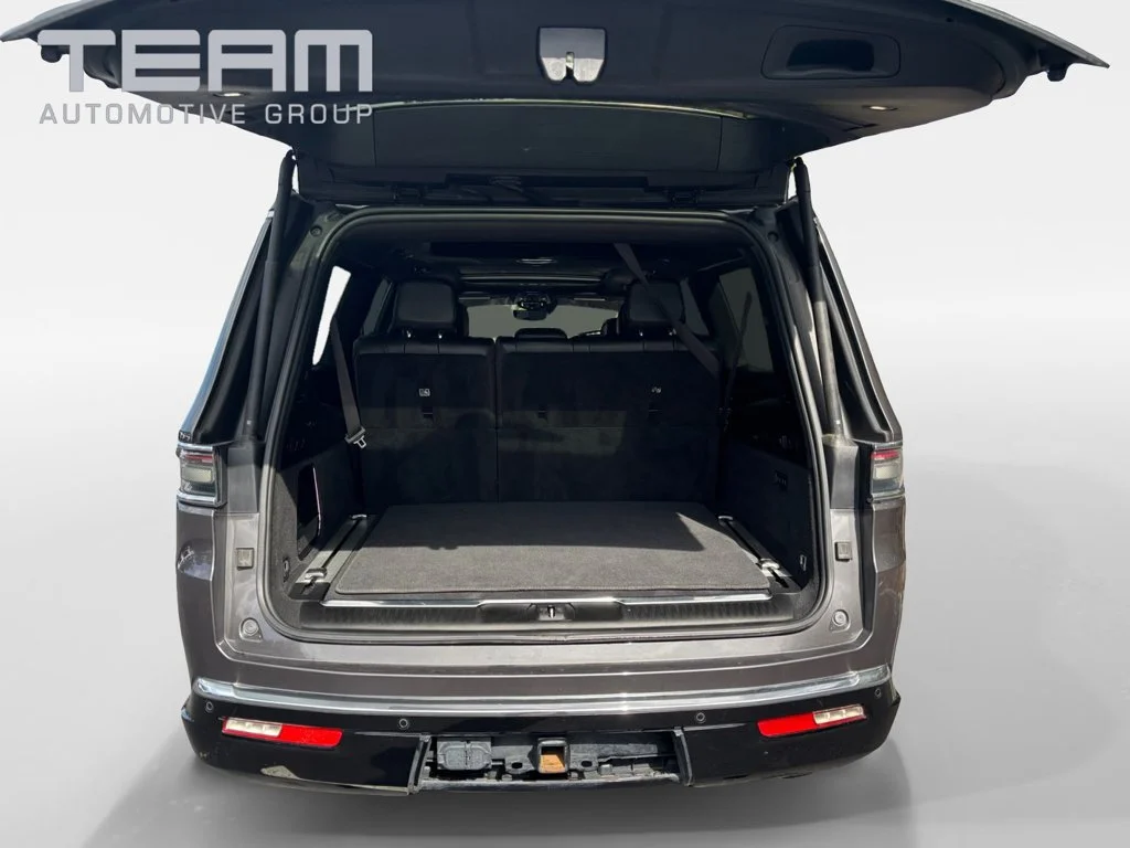 Used 2023 Gray Jeep Base image 14