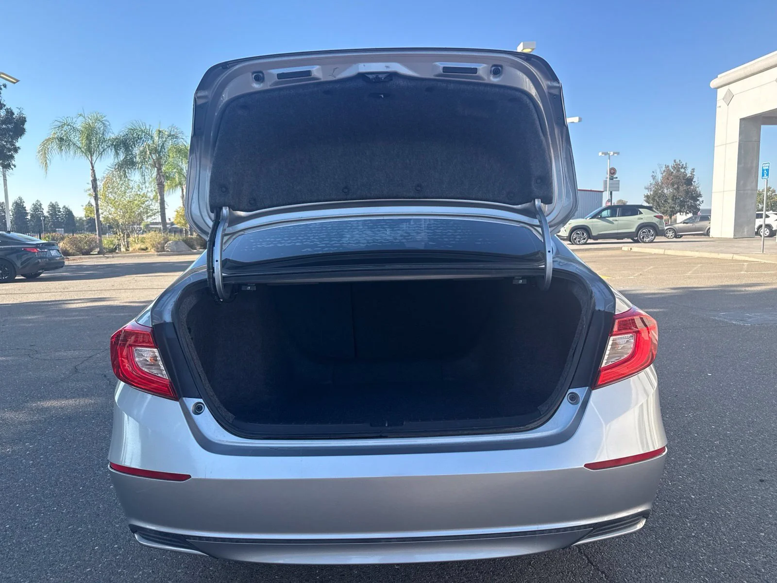 Used 2018 Silver Honda EX-L 1.5T image 25