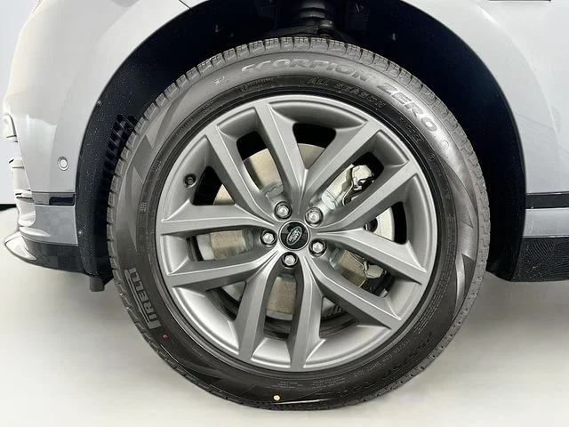 Certified Used 2026 Zadar Grey Land Rover Dynamic SE image 29